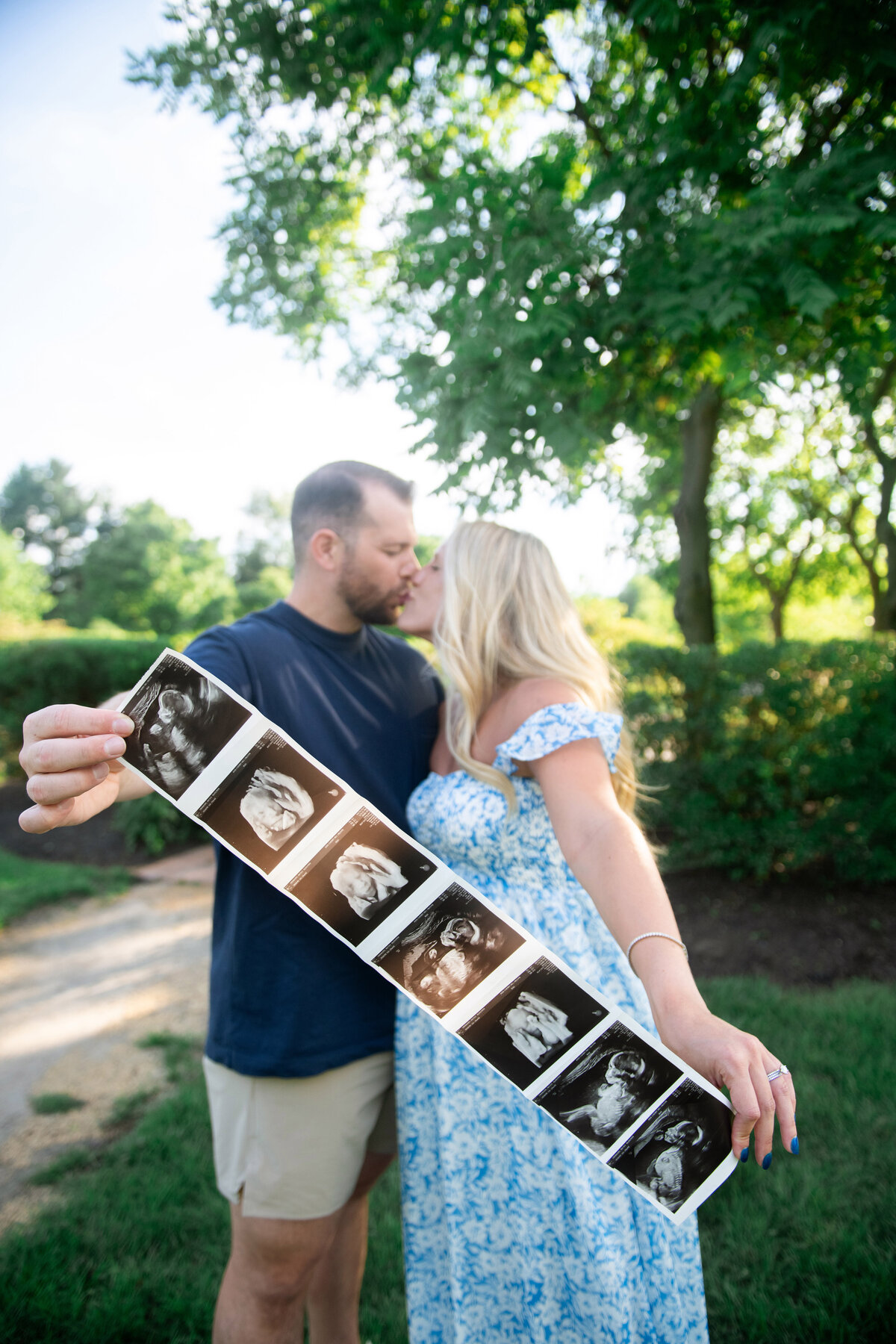 expectant_parents_with_ultrasound