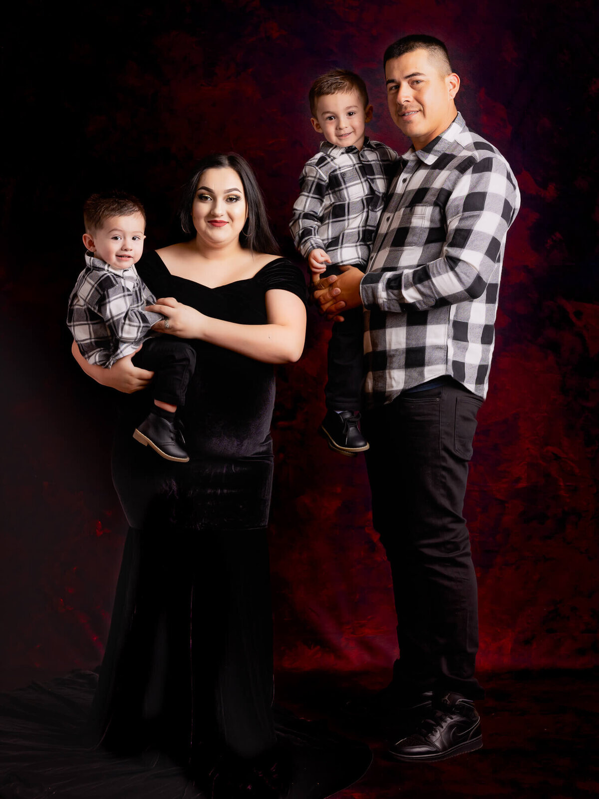 Family dresses up with boys for elegant Prescott family photos