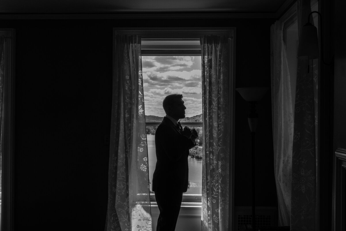 1-groom-getting-ready-arrow-park-wedding