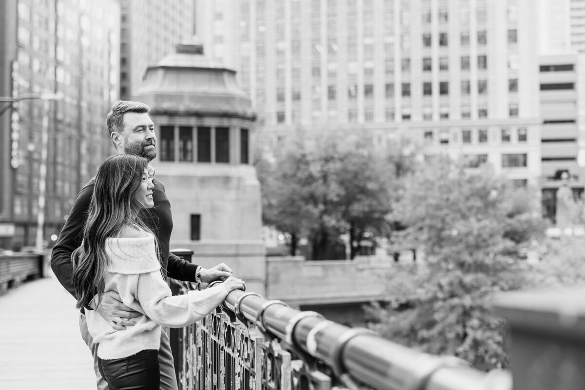 downtown-chicago-fall-engagement-session-jenna-sean_0026