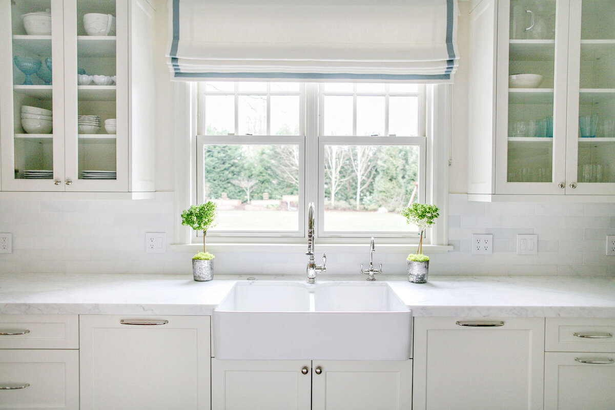 2-classic-white-kitchen-blue-trim-roman-shade