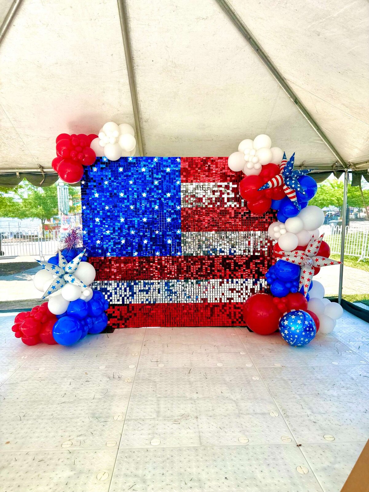 4th of July balloons and flag by Dreamsc8pe Event Co in St Louis