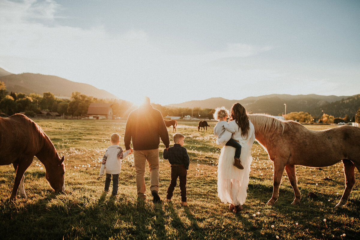 family-ranch-outdoor-photo-session-montana-26
