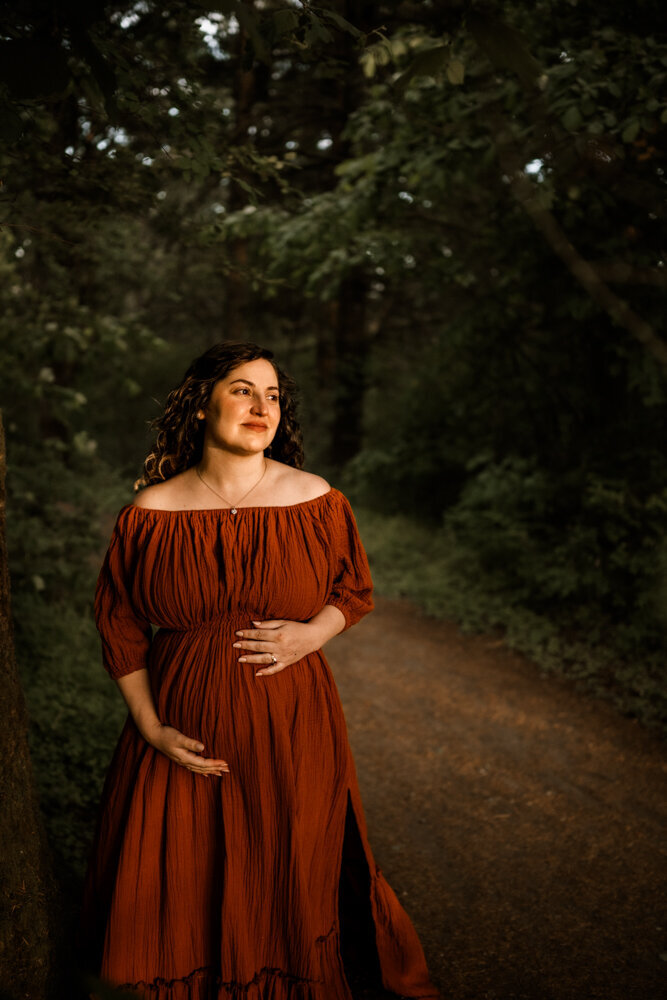 best maternity photographer in Portland photographs pregnant woman