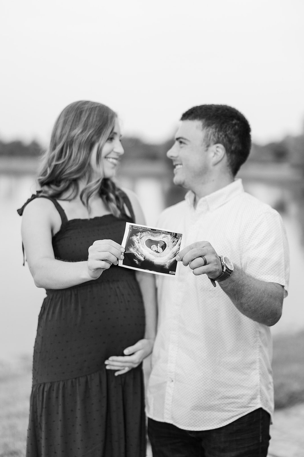2023 Maternity Session _ Cox Hall Gardens_Alexis Fox Photography + Maternity Session + Cox Hall Gardents + Carmel + Indiana (13 of 24)