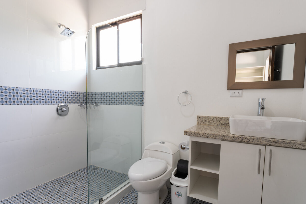 Bathroom 1 (2)