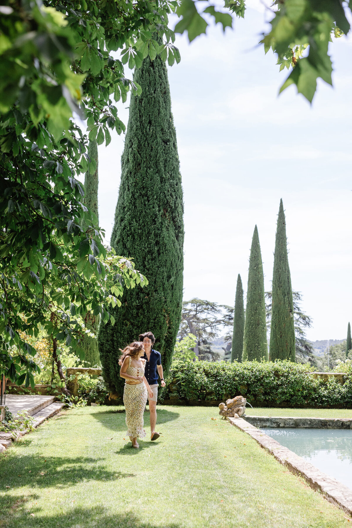 Chateau-de-Sannes-weddding-couple