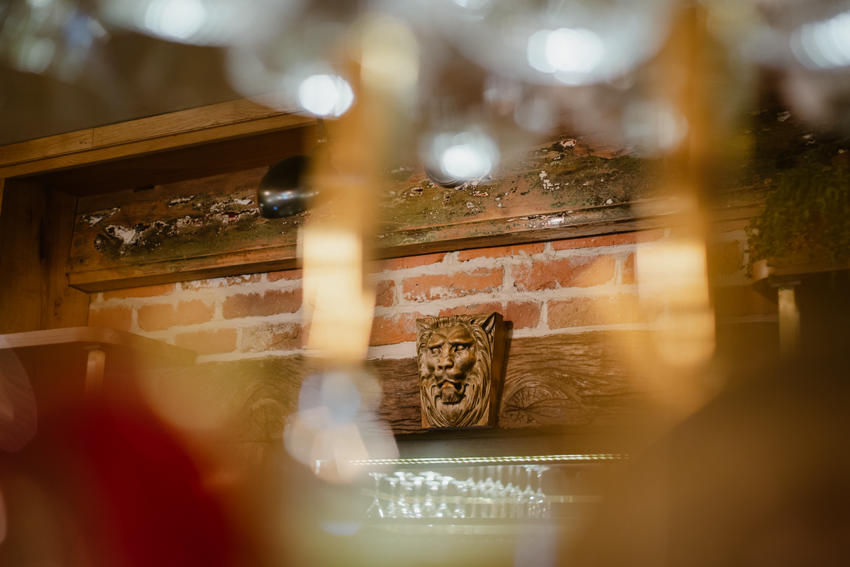 original lion's head carving at The White Lion at Hankelow 1
