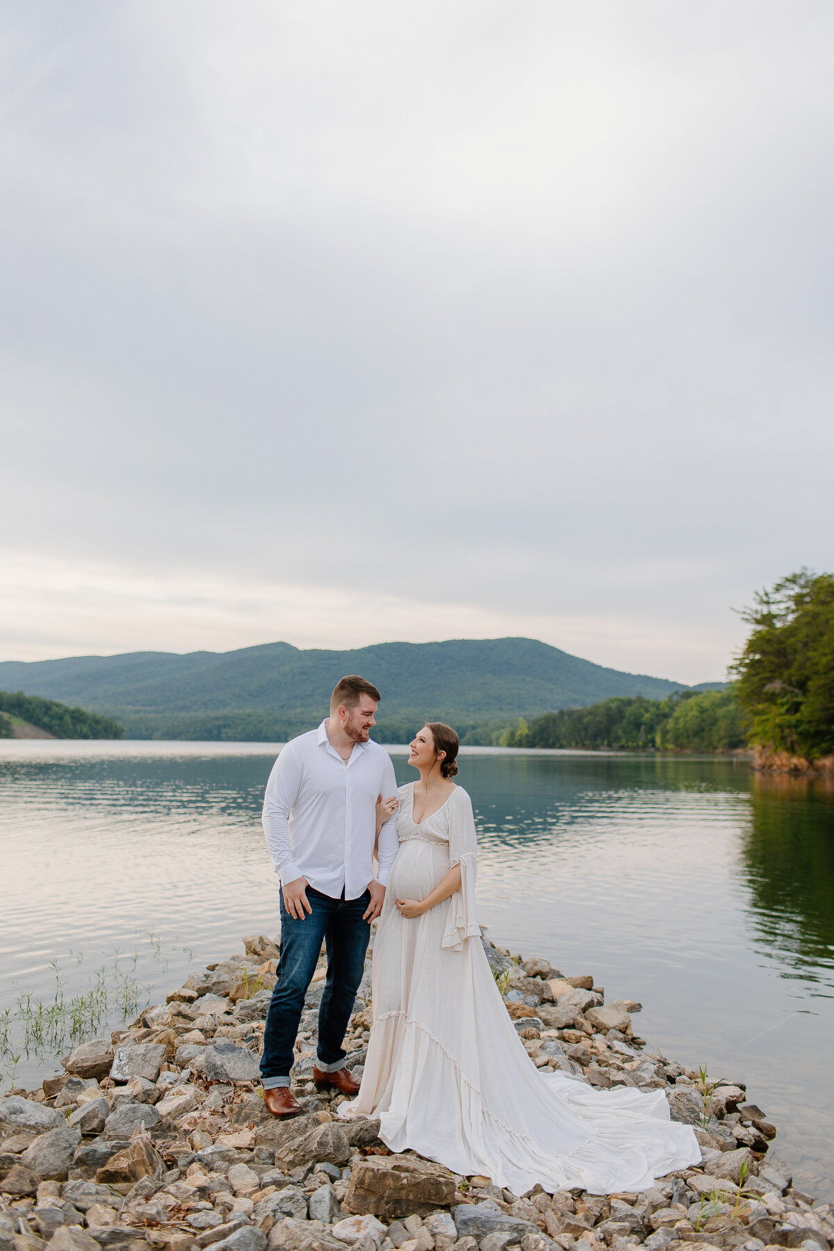 Documentary-Maternity-Session-at-Carvins-Cove-RJ-12 2