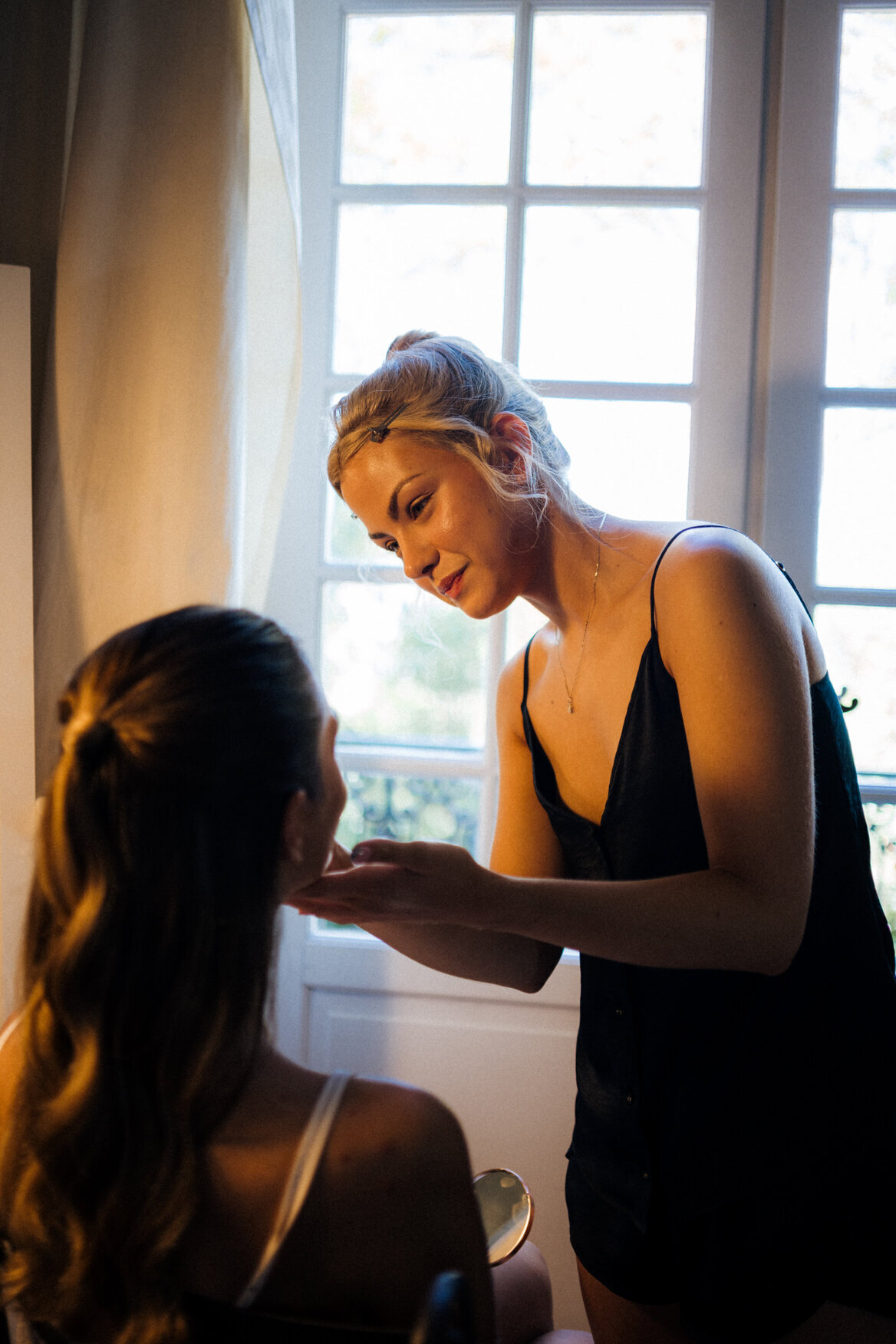 bride-getting-ready-chateau-du-puits-es-pratx12