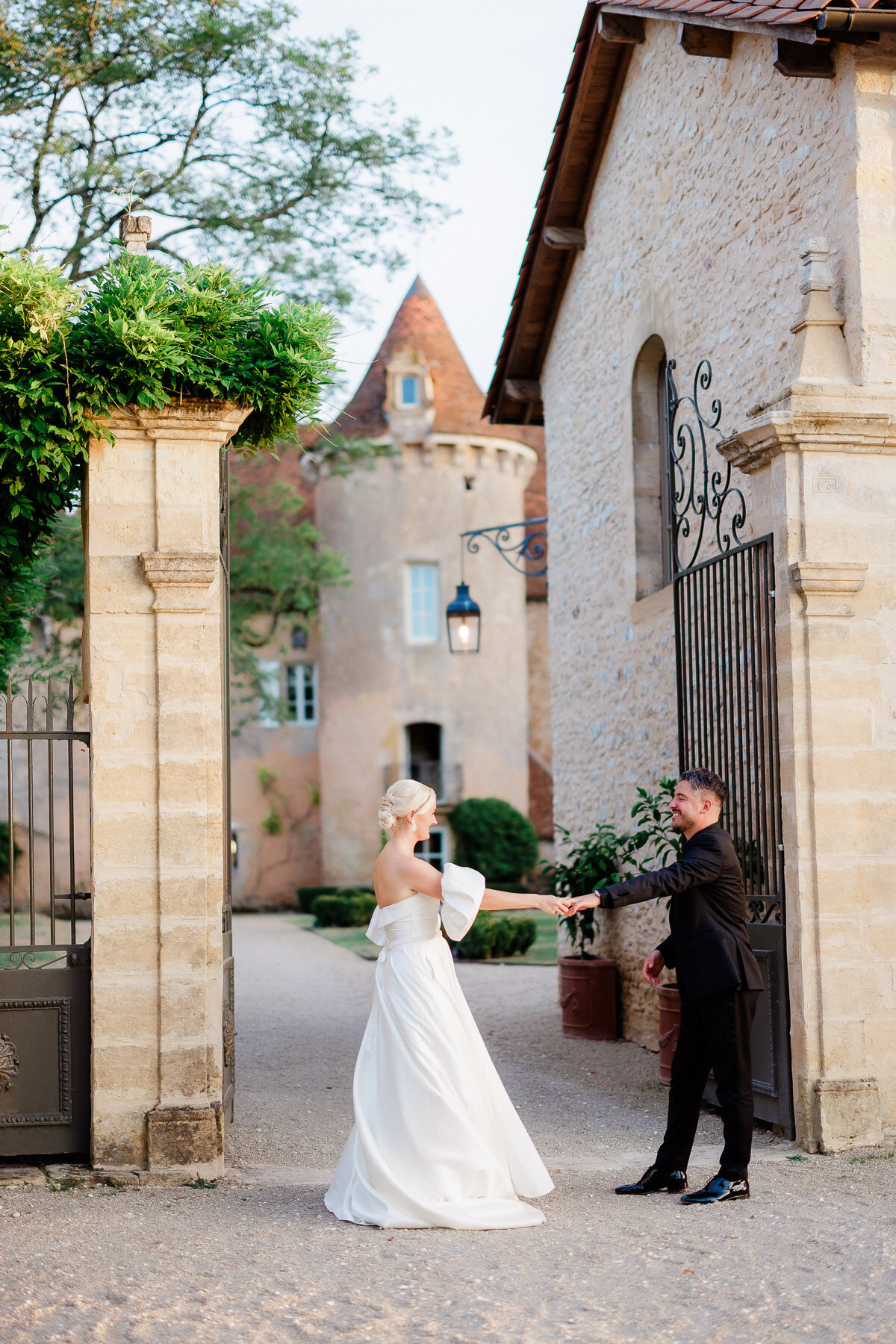 Modern_Chic_Chateau_Valouze_Destination_Wedding_Photographer-108