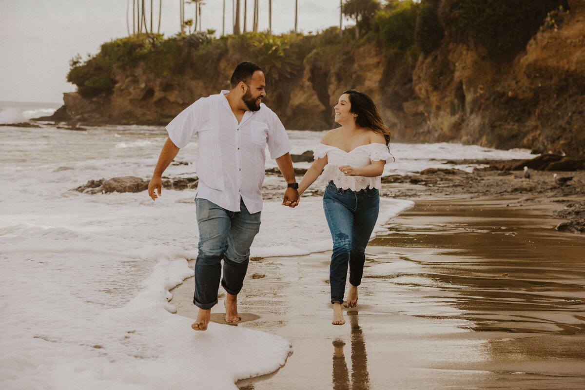 running-couple-in-love-beach-photography