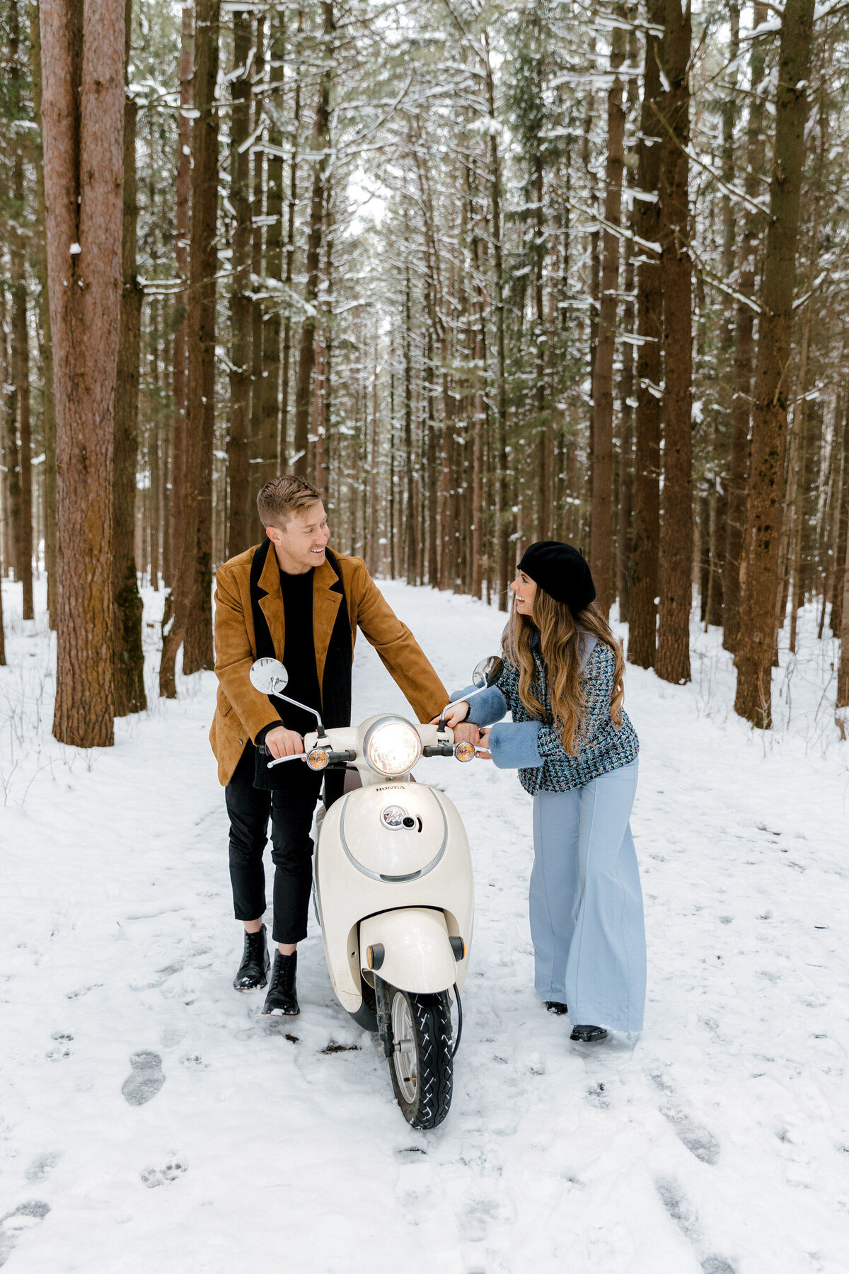 michigan-winter-engagement-photos-lindsay-elaine-photography-49