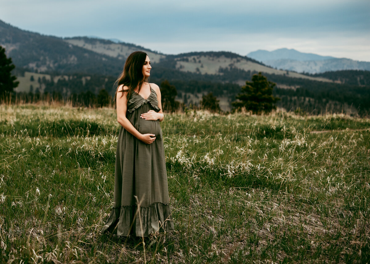 Maternity photos in a field in the summer in Colorado