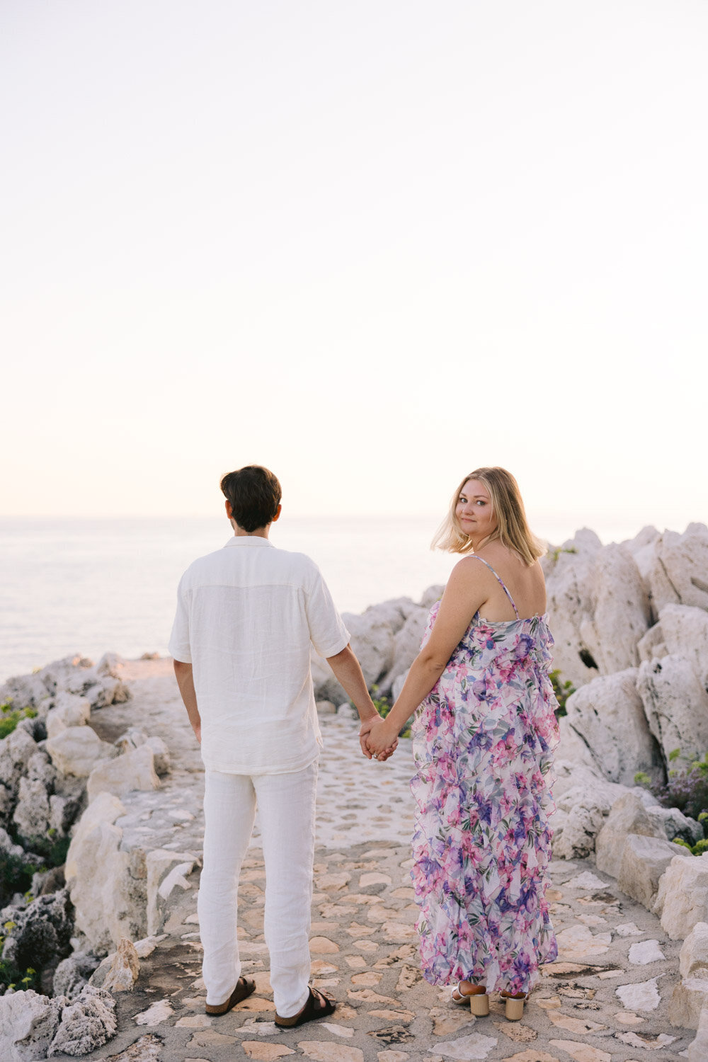 seance-photo-couple-plage-saint-jean-cap-ferrat-photographe-victoria-le-petit29