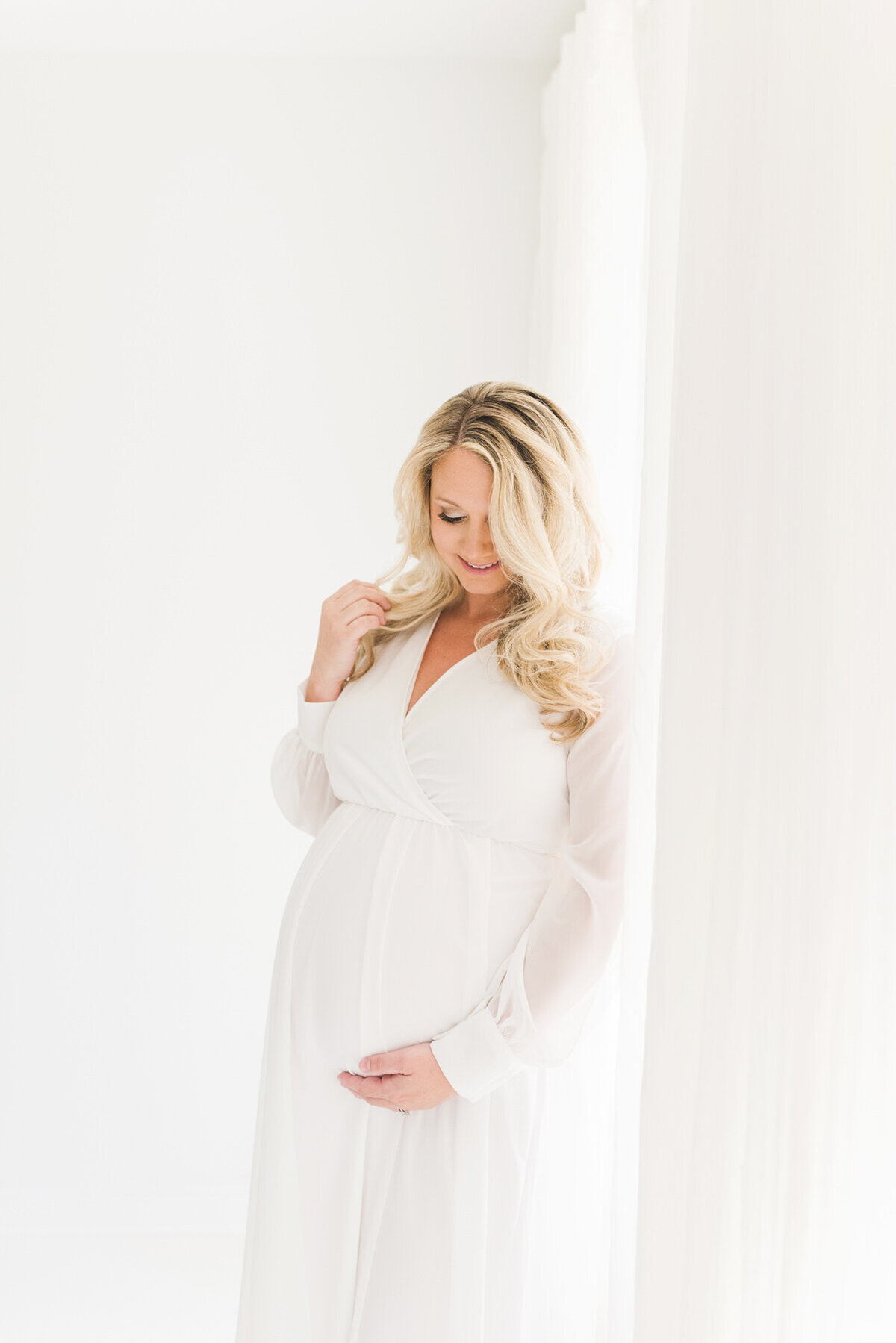 Light-Airy-Maternity-Session-09