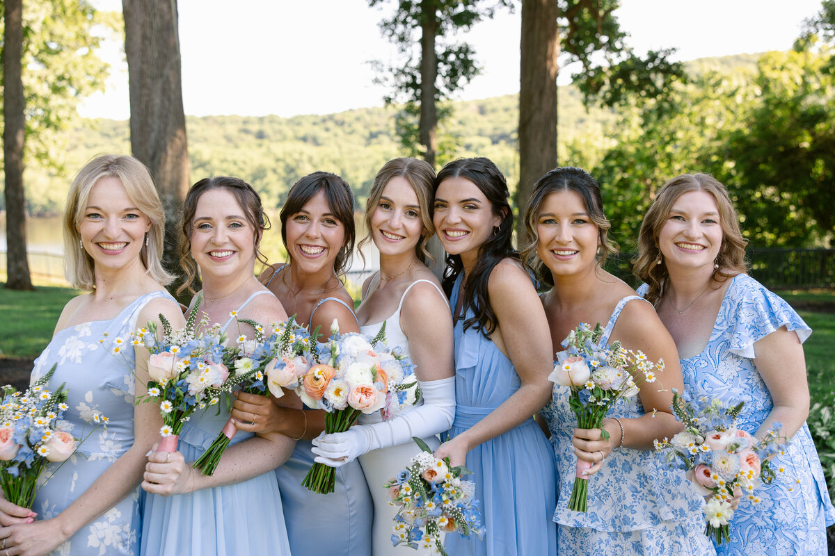 bride-with-bridesmaids-photos-saint-clements-castle