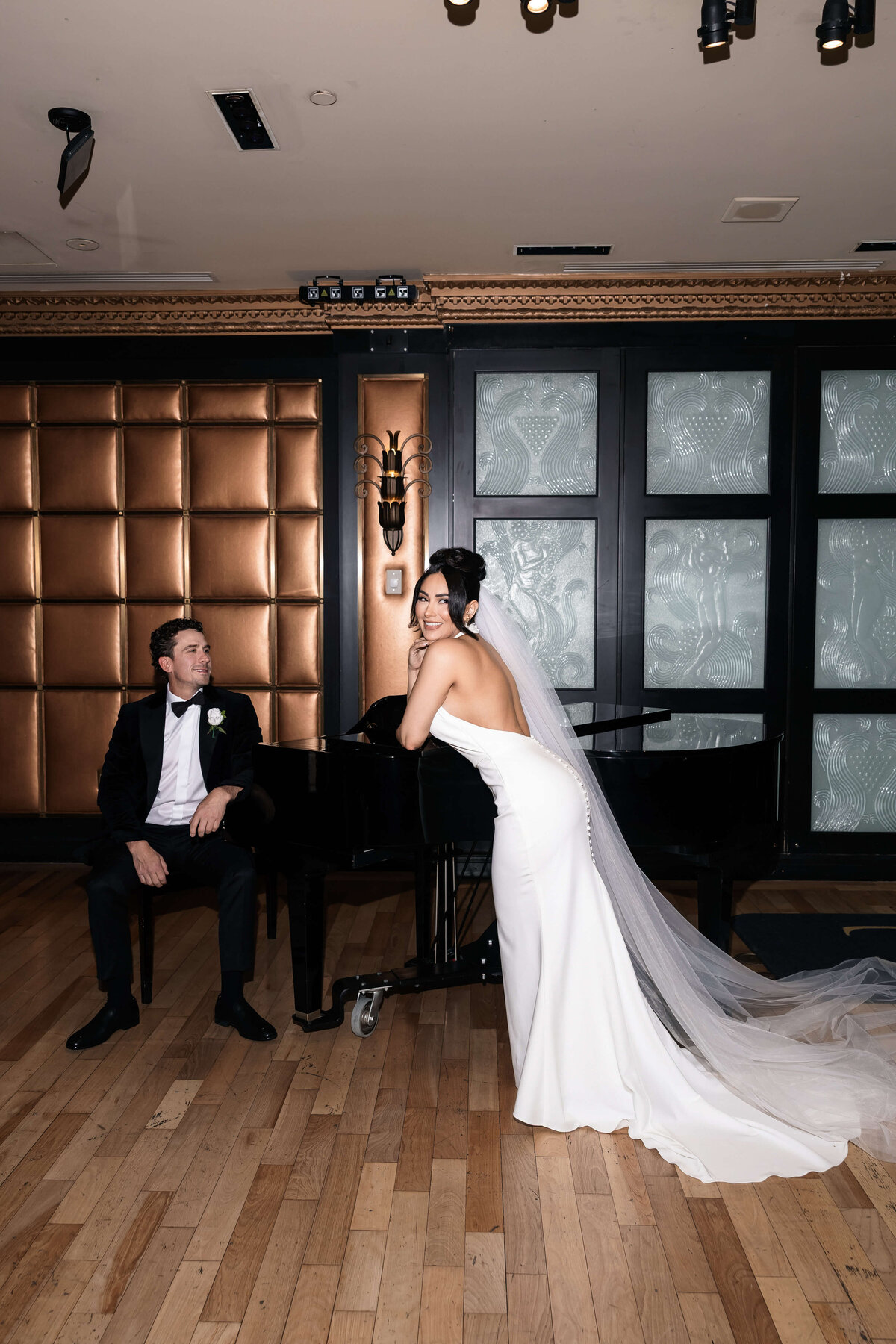 41riskyexposure_andrea-george_las-vegas-elopement-photography