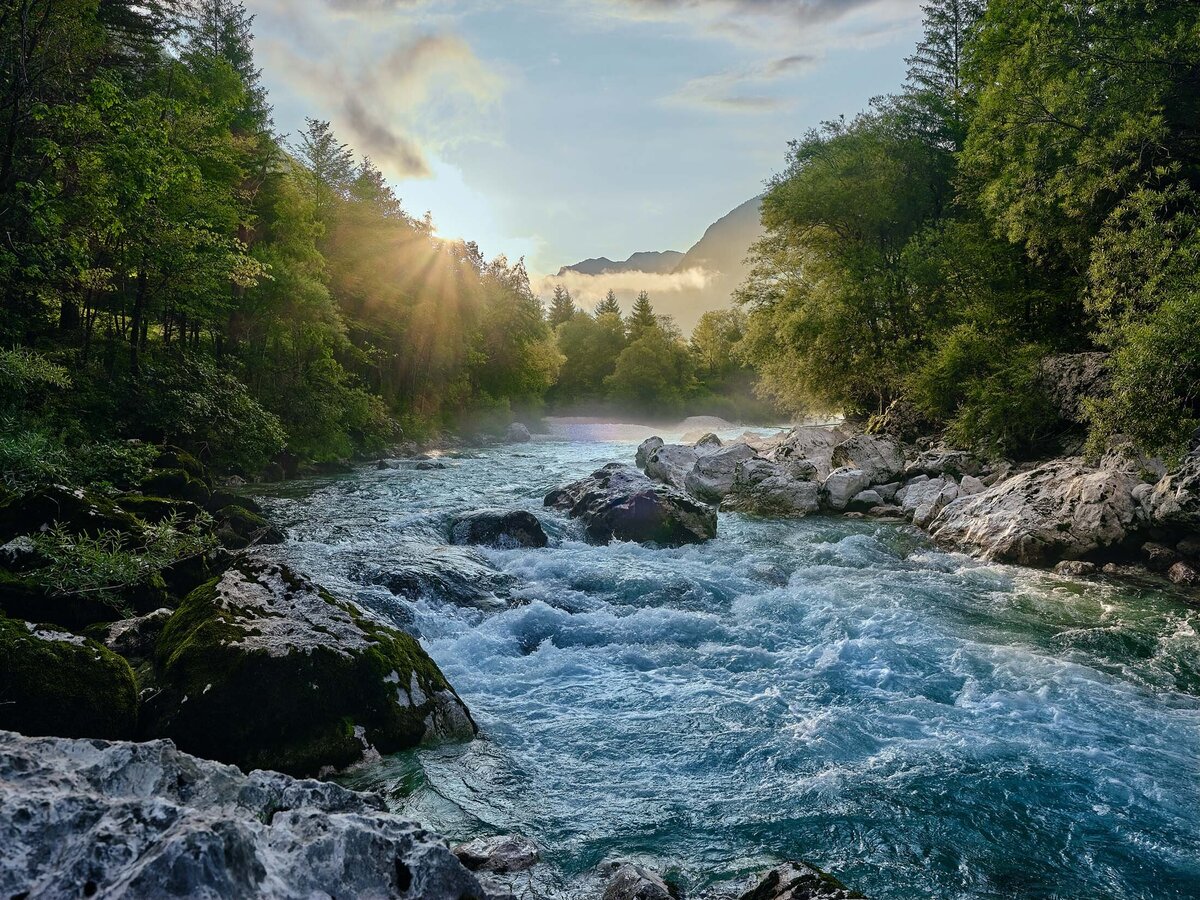 Wildromantische Soča in Slowenien – dynamische Flusslandschaft im Alpenraum, fotografiert von Atelier Schulte, Spezialist für Alpenlandschaften und professionelle Naturfotografie in Österreich und darüber hinaus