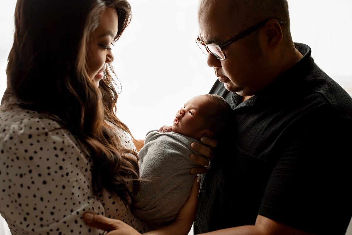 get NWA family pictures taken near me, Bentonville family photographer, family photography packages Tonititown