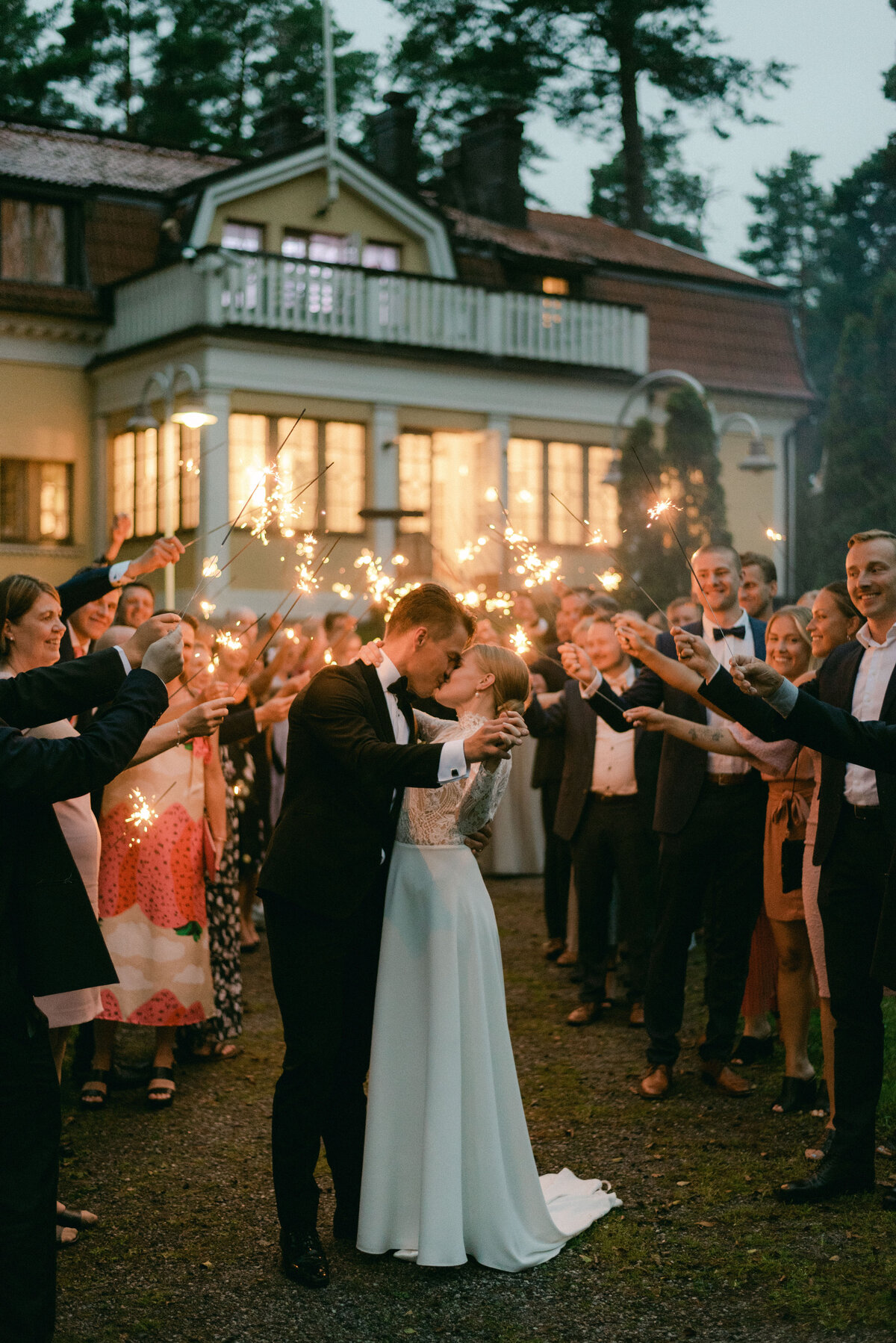 00104 Hääkuvaus Hääkuvaaja Helsinki Turku parikuvaus kihlakuvaus Hannika Gabrielsson Wedding Photographer Finland Couple Photography