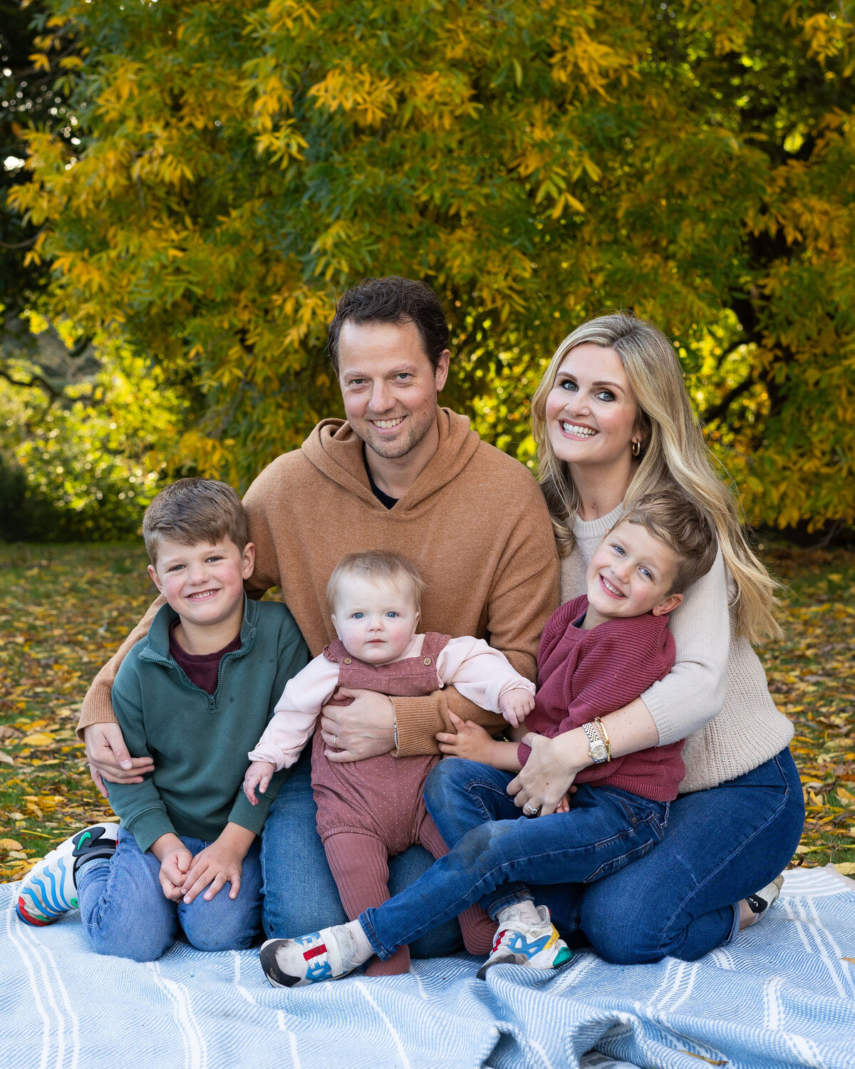 Family_Autumn_Outdoors_Fun_Suzy_Slemen_Photography