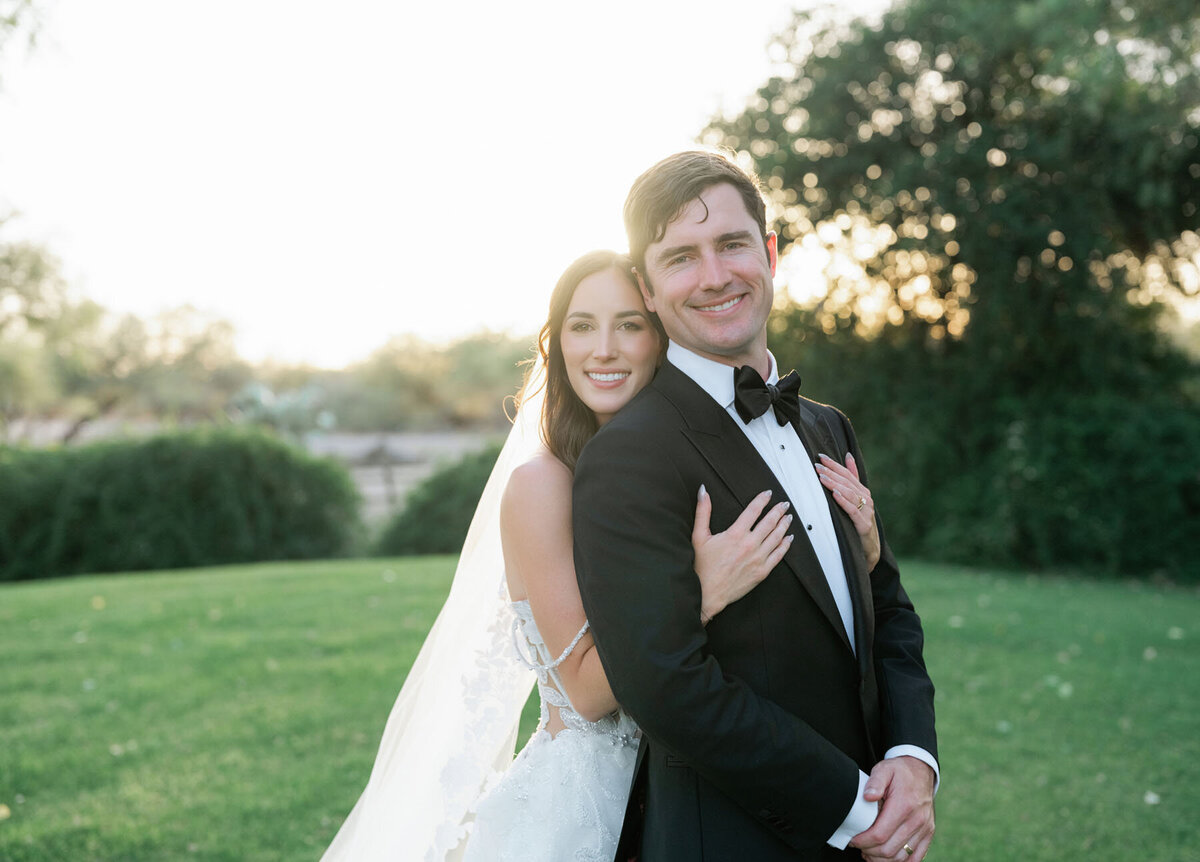 La Mariposa Tucson lawn and pond wedding photography image