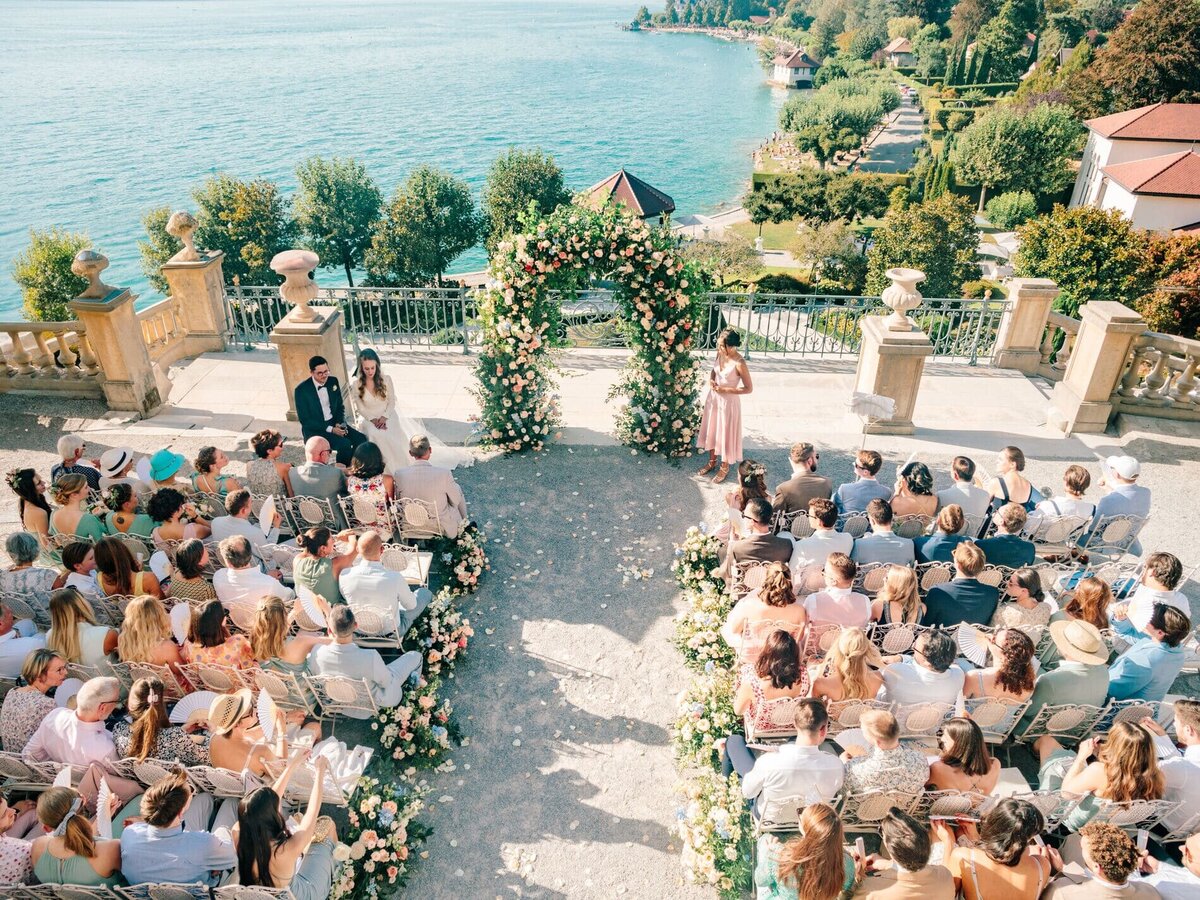 floral-decoration-outdoor-wedding-ceremony-annecy