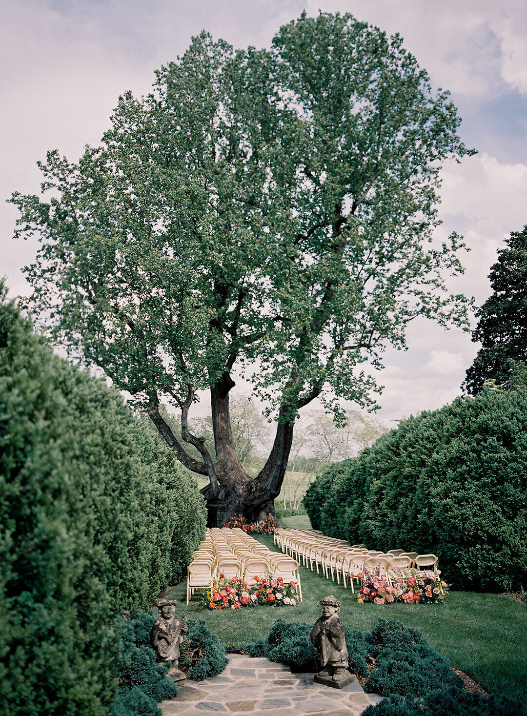 KathleenRob5-3-25GlenstoneGardenVA-VickiGraftonPhotography-444