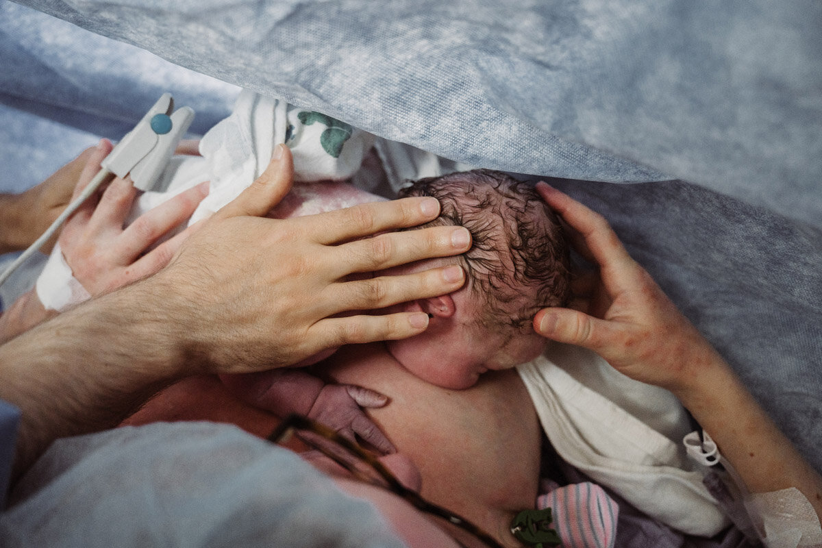 cesarean-birth-photography-natalie-broders-c-033