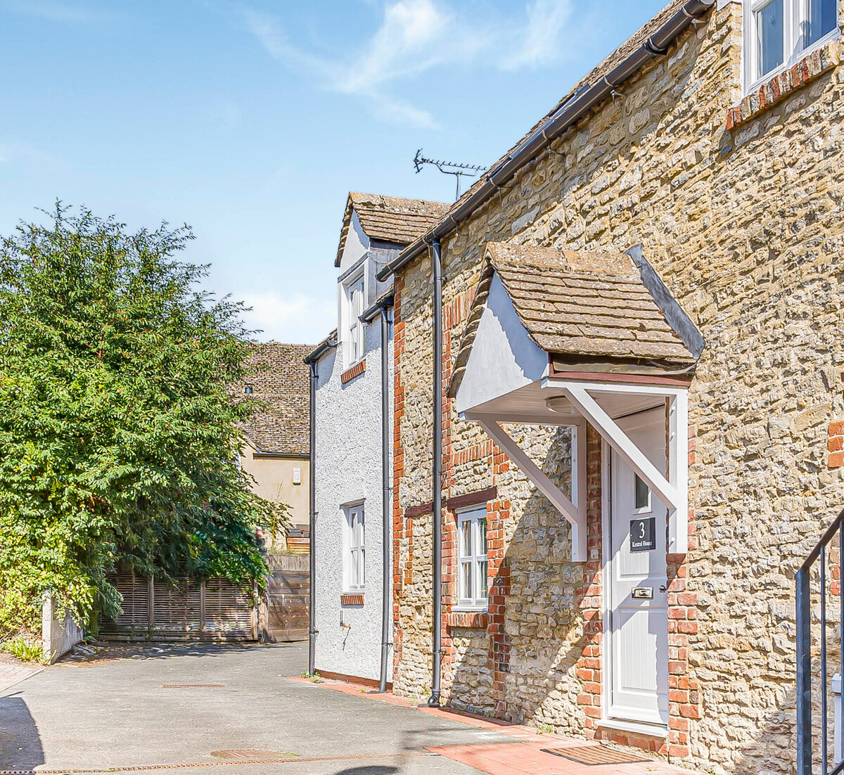 The Retreat: Luxury 2 Bedroom Cottage