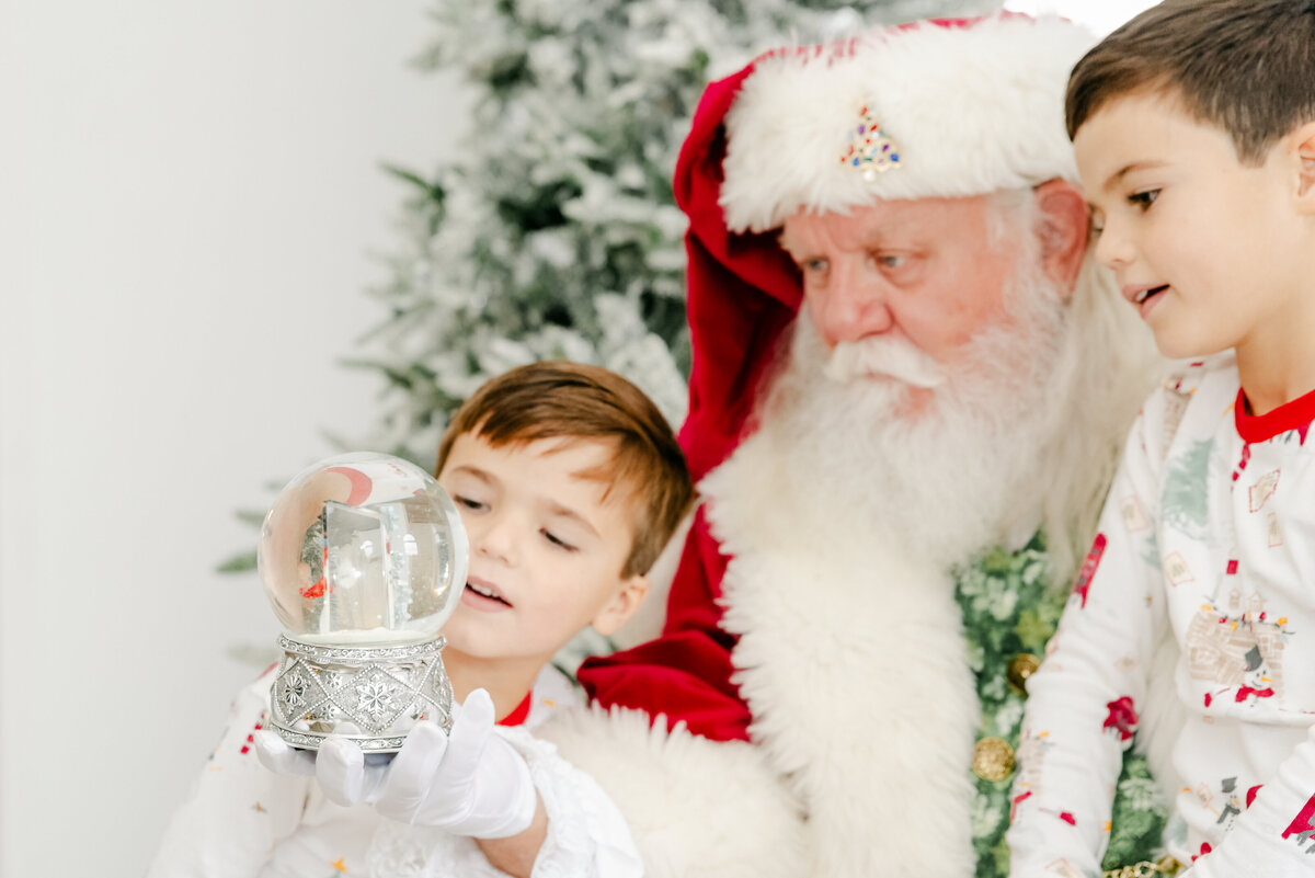 PJ_Photography_Santa23_Henry,Leslie-35