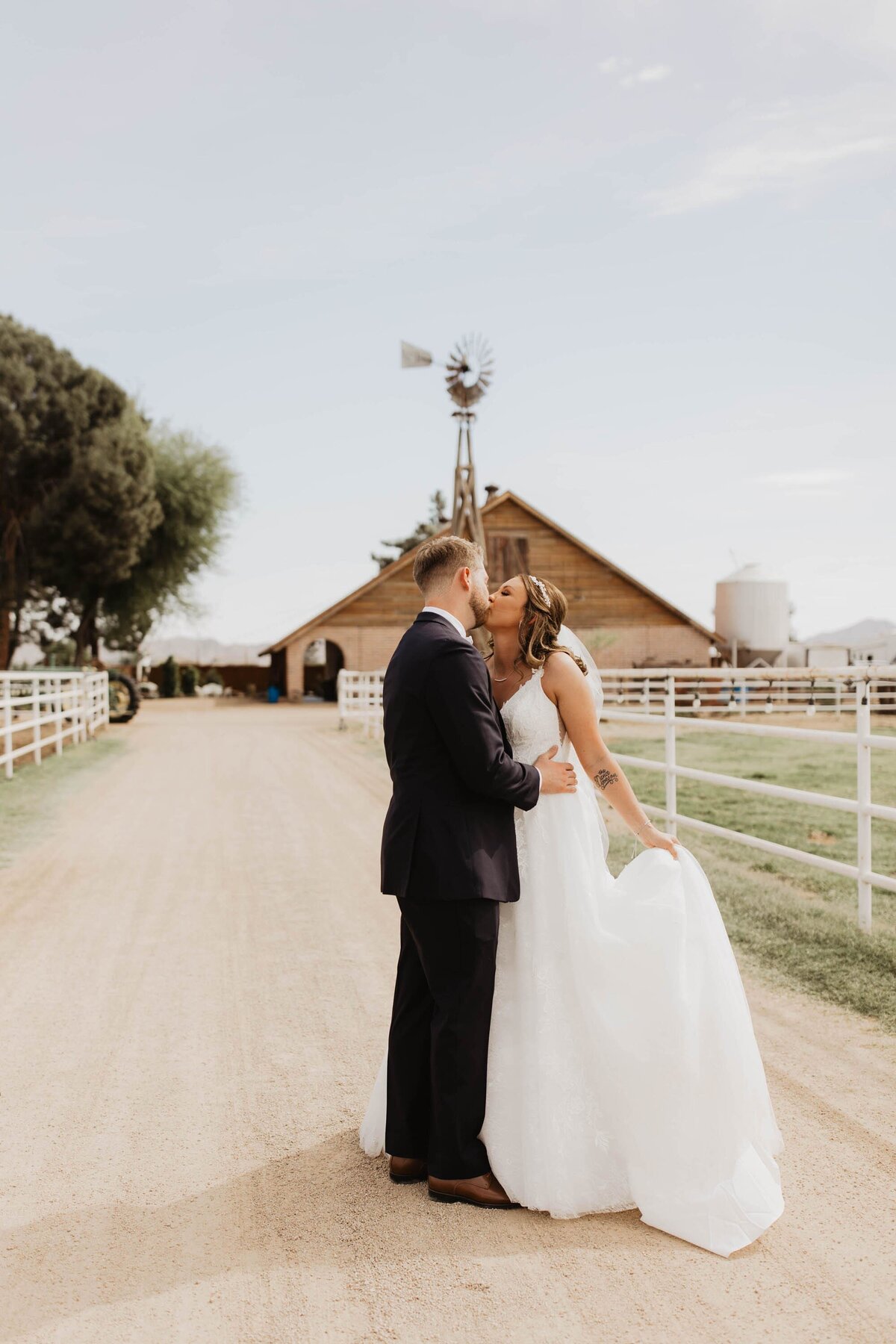 Knotty-Barn-Queen-Creek-Arizona-Wedding-Photographer-Videographer-Cam-and-Larisa-06-min