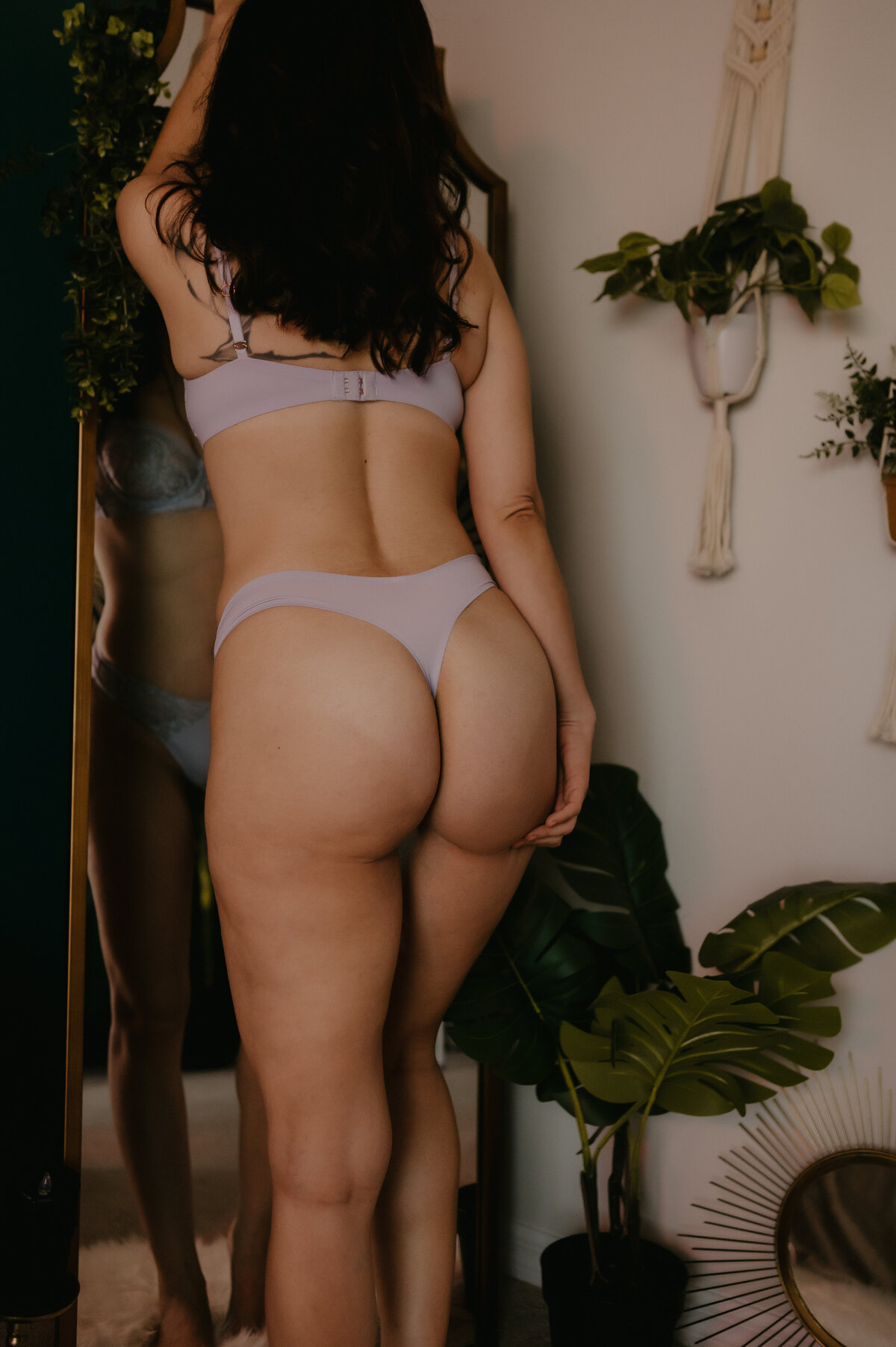 empowerment session of women in boudoir session