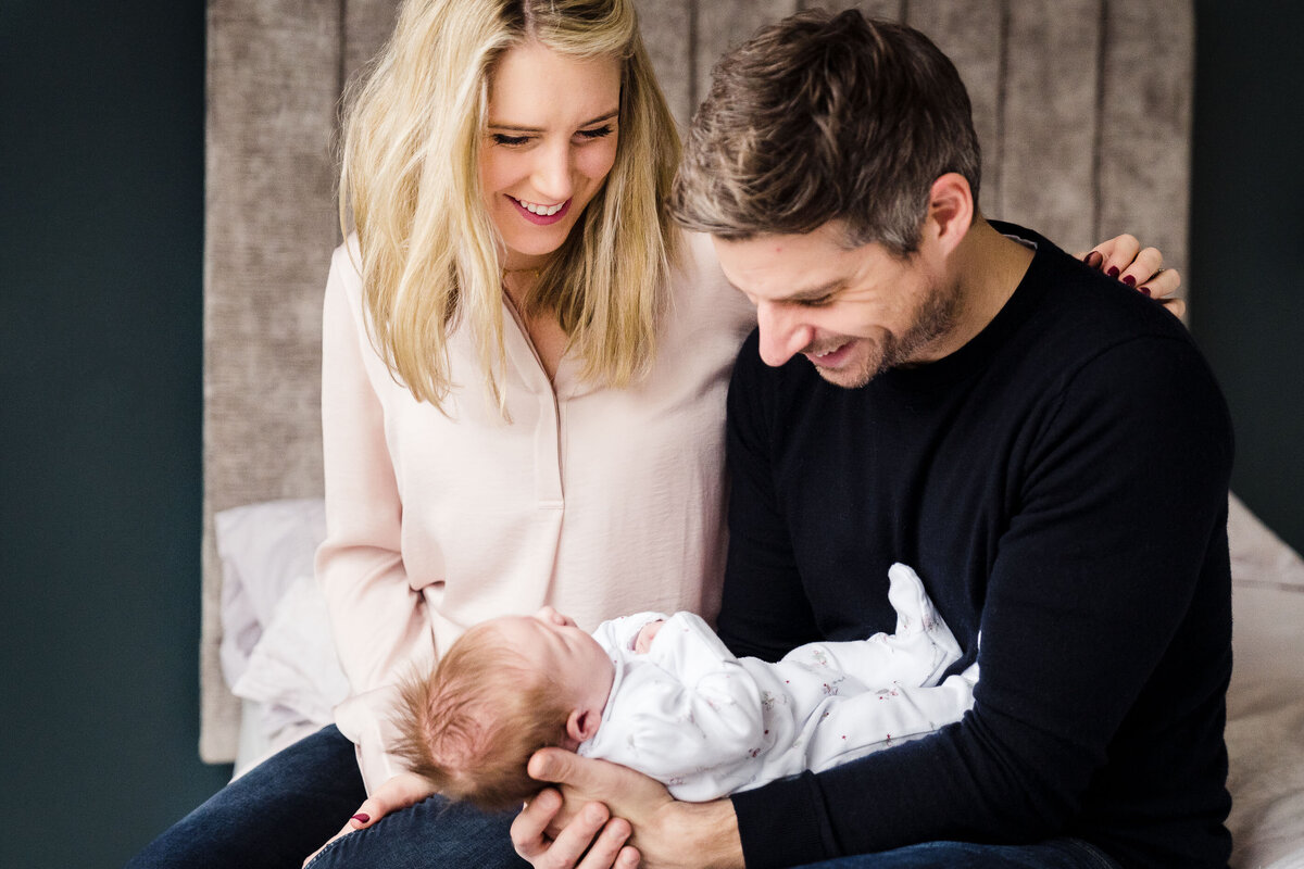 newborn-baby-relaxed-lifestyle-natural-family-photography-124