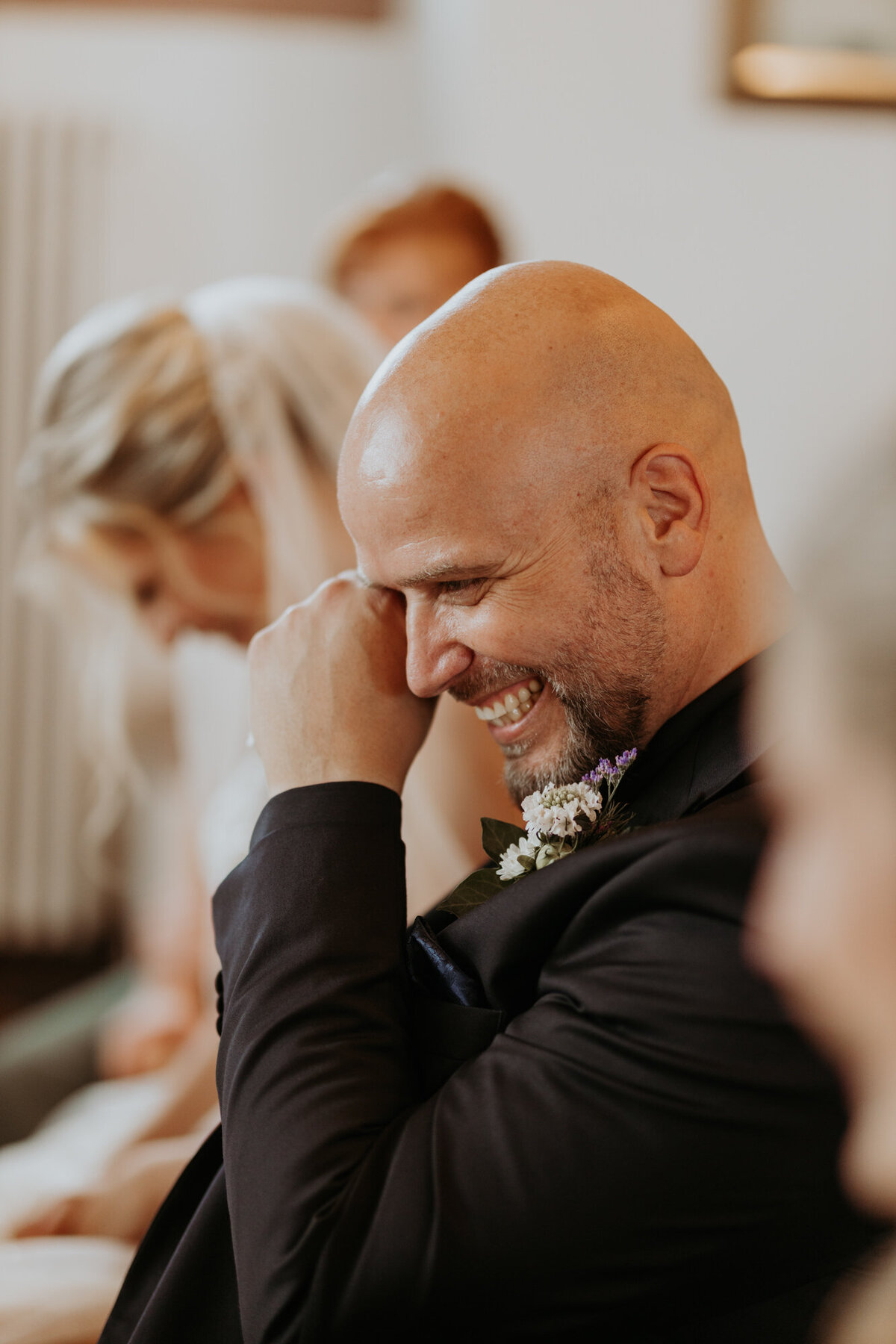 Emotionaler Bräutigam in der Burg Konradsheim