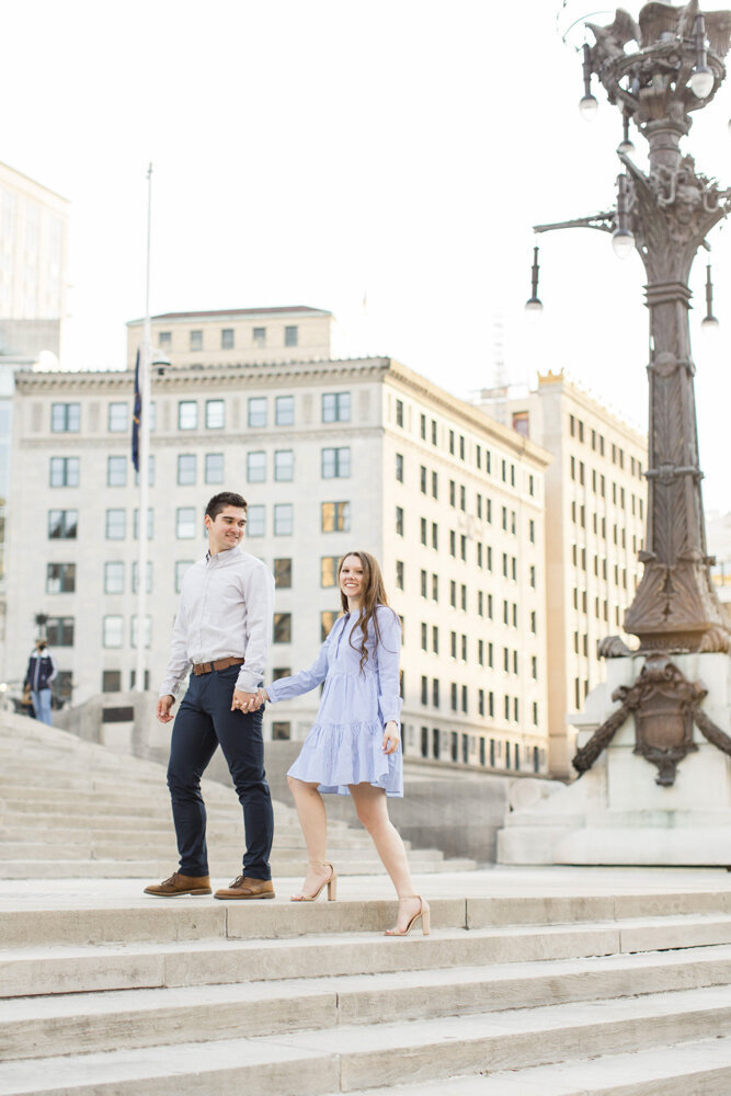 downtown-indianapolis-engagement-session8