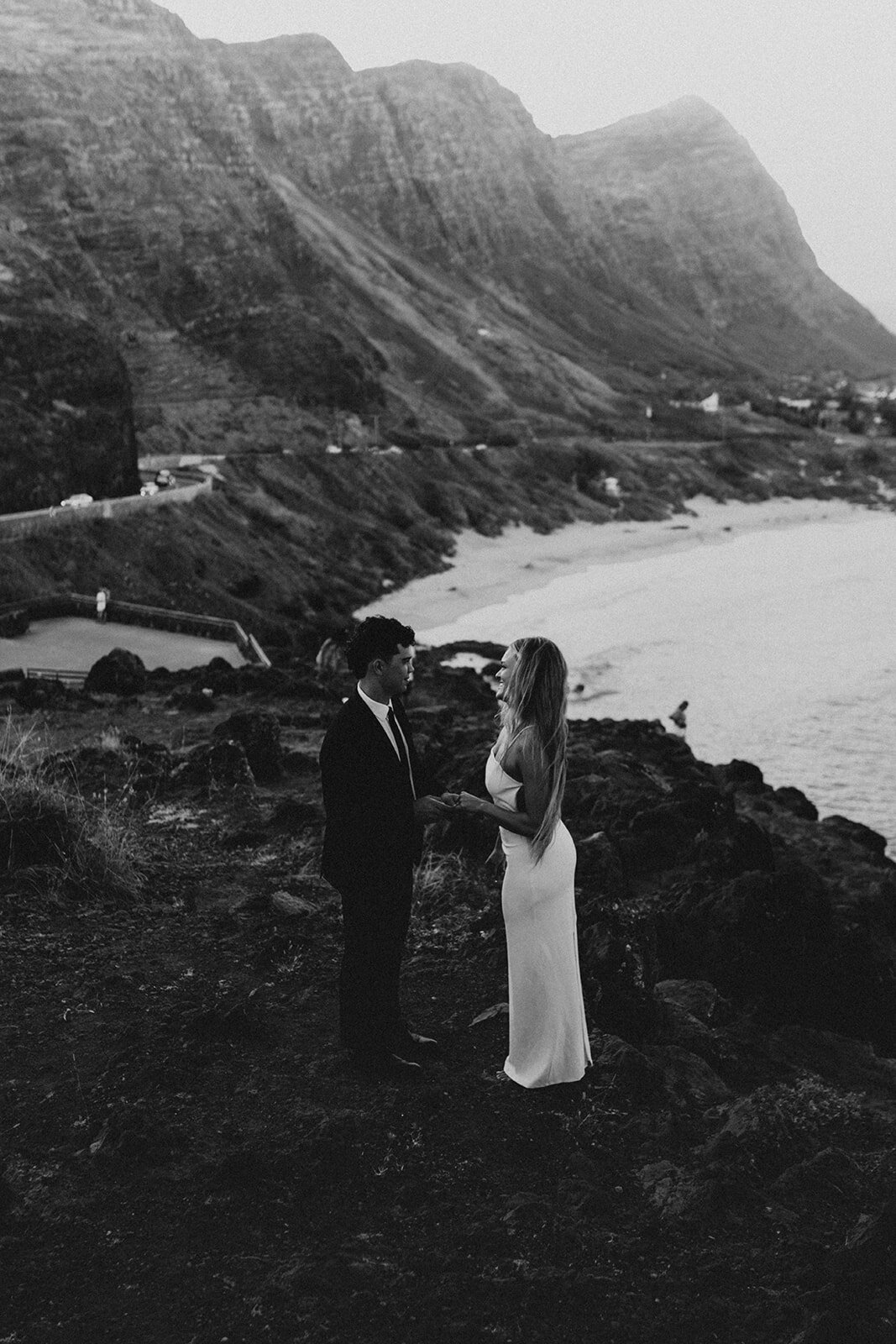 emilee setting photo oahu hawaii elopement16n
