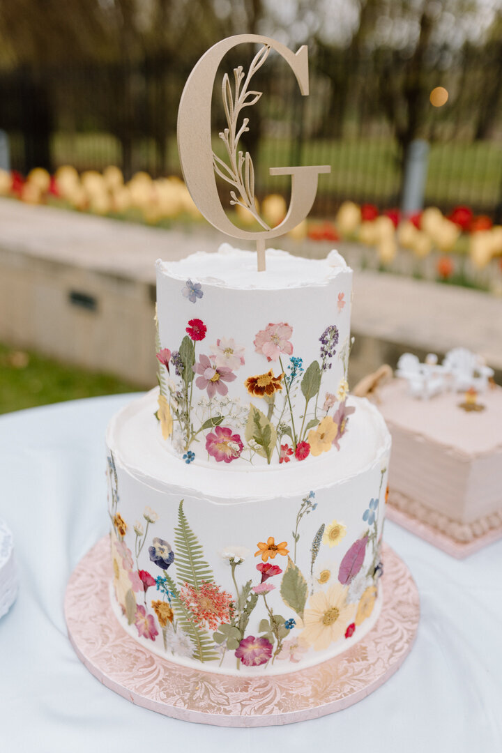 Tulsa wedding, wedding, elopement, classic, elegant, colorful, documentary, romantic, couple, wedding cake, details