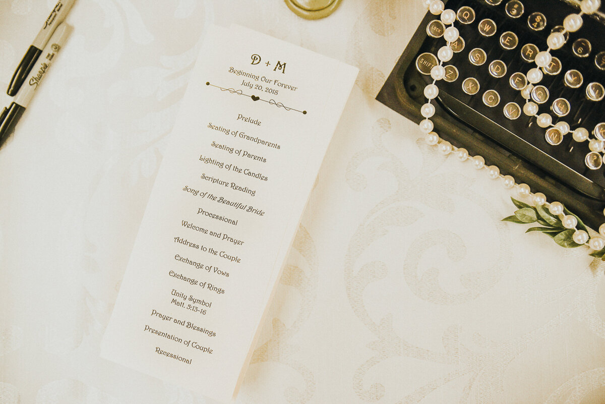 wedding ceremony | Iowa wedding photographer | Iowa Photographer | Playlife | Cedar Rapids | Iowa City | Kalona | Alaynna Ann Schwartz