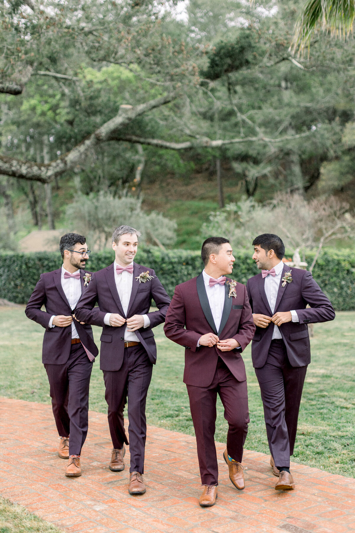 groom and groomsmen at napa valley wedding venue calistoga