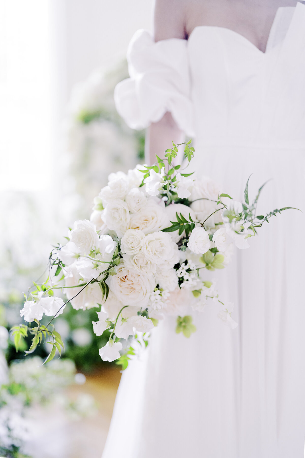 composition-florale-blanche-romantique