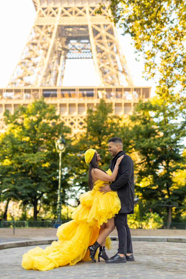 Paris street couple portrait, yellow dress with beret, Eiffel Tower view, fashion photography session