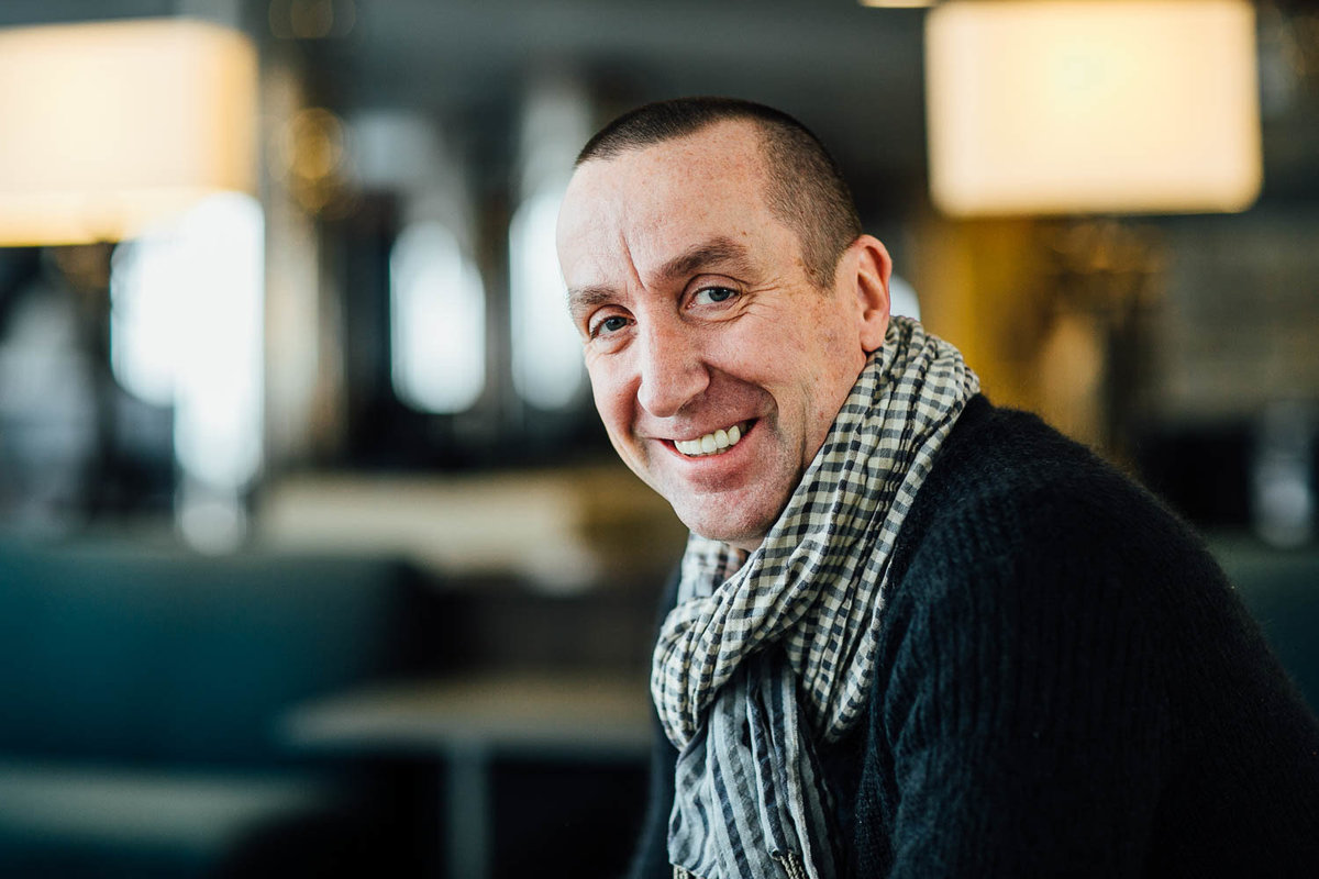 That look when you’re relaxed, comfortable, and exactly where you’re meant to be. A natural smile, great light, and a little scarf swagger to tie it all together.