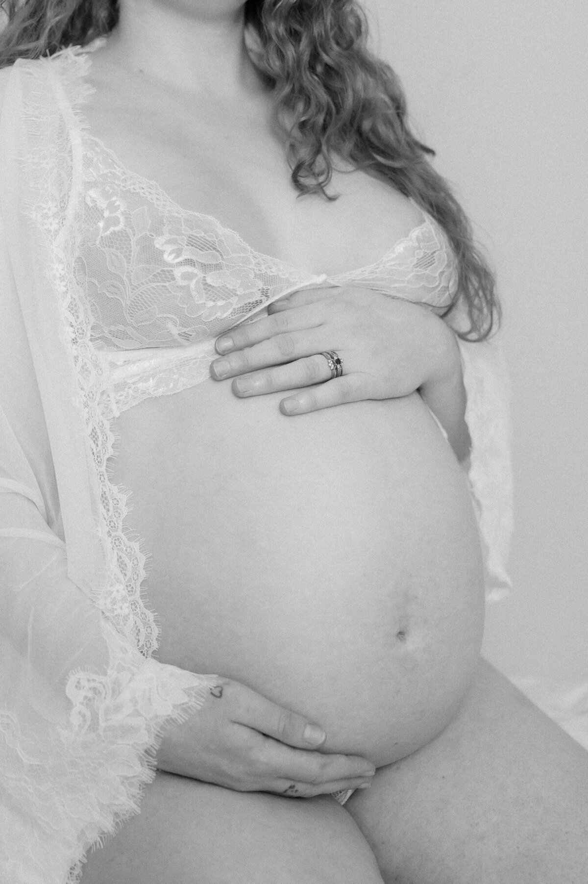 intimate-maternity-boudoir-session-20