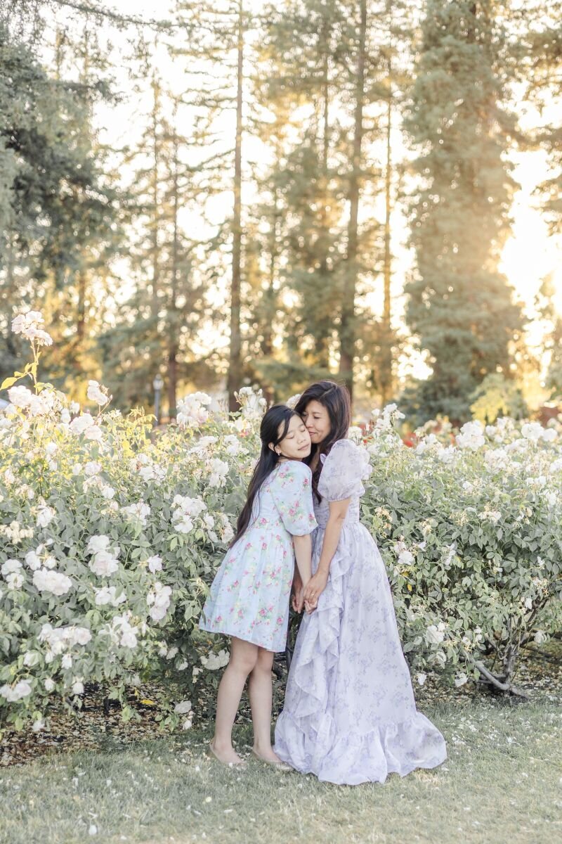 mom-daughter-loving-moment-rose-garden-photoshoot