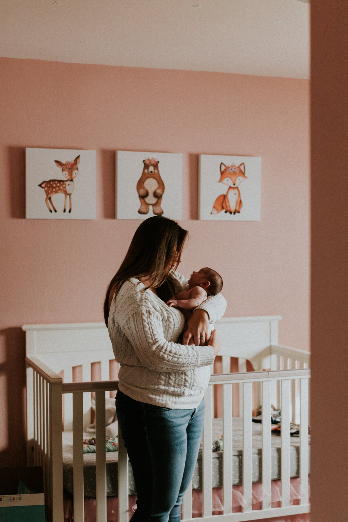 Witness your sleeping beauties with cozy newborn portraits in Minneapolis. Shannon Kathleen Photography captures the serenity of your newborn in the comfort of your home