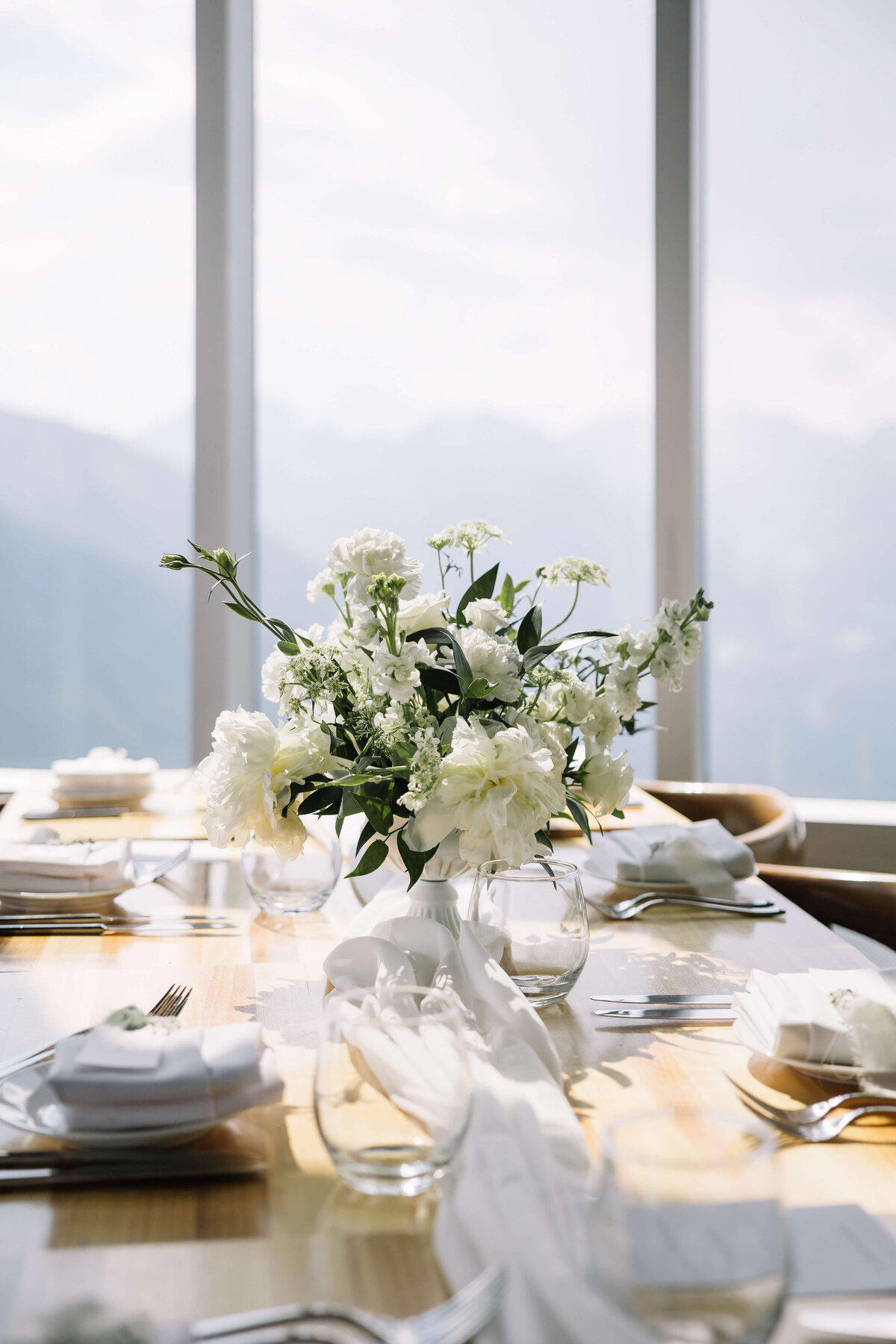 wedding-table-setting-nika-helgeson-photography