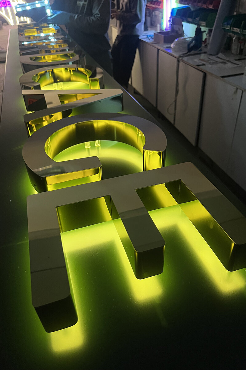 ellis-signs-built-up-green-halo-illuminated-letters-newcastle-gateshead-north-east