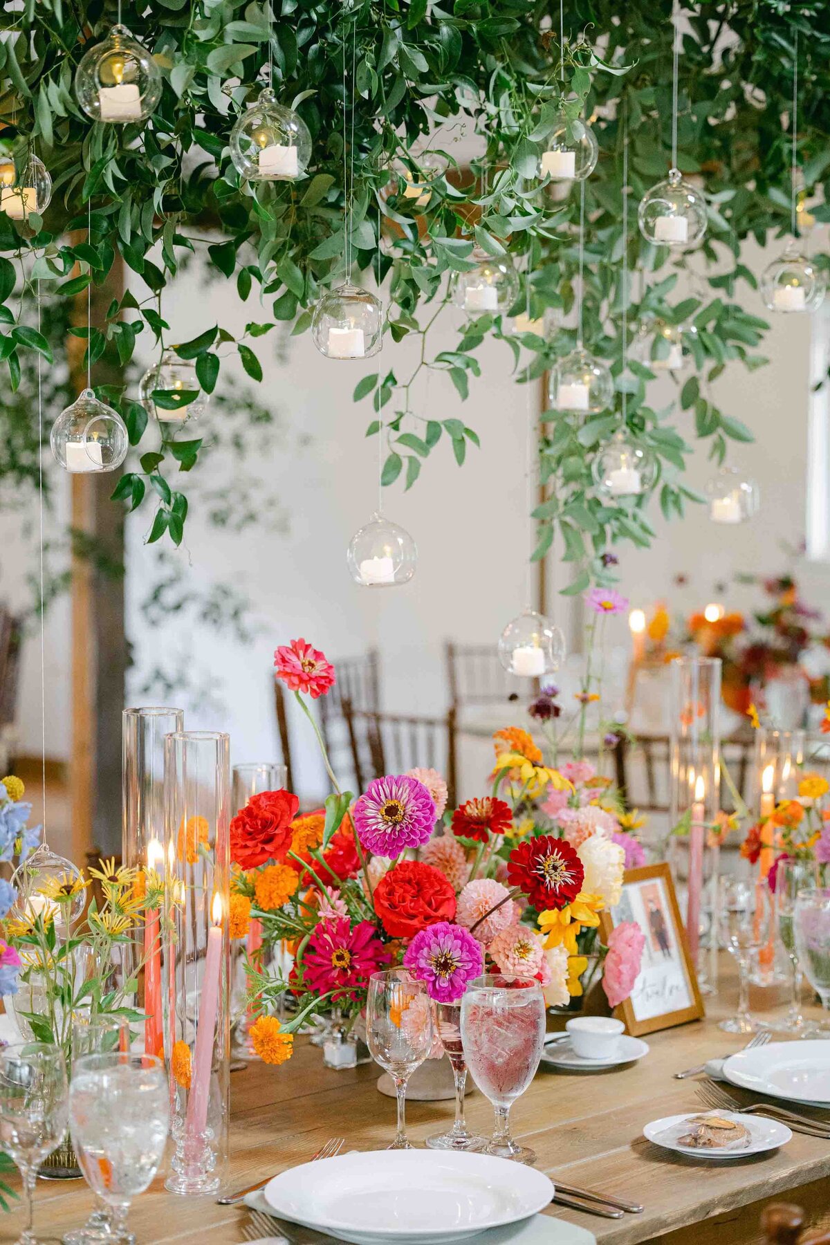 colorful-wedding-tablescape-flower-decorations